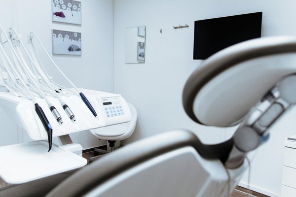 Explorez l'univers de la dentisterie moderne à la clinique poirier